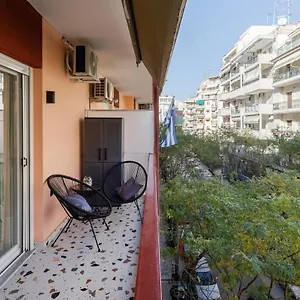 https://oasis-diamond-suite.hotelschalkidiki.net